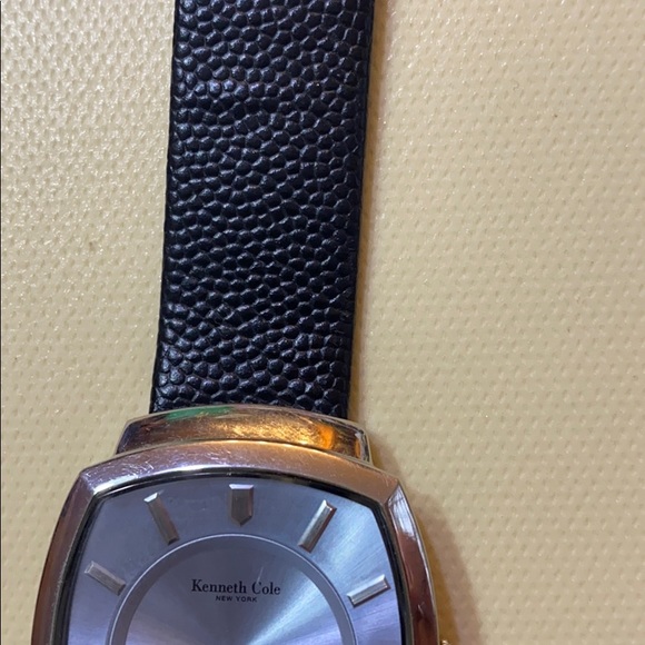 Kenneth Cole thin watch, with blue face black band - Picture 3 of 5